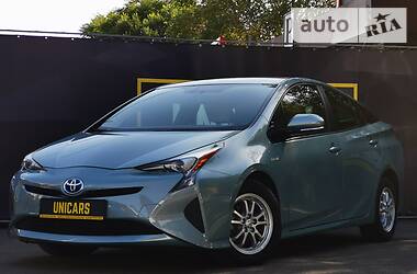 Седан Toyota Prius 2016 в 