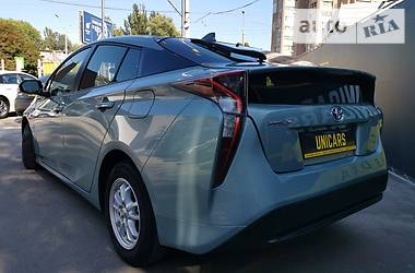 Седан Toyota Prius 2016 в 