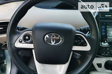 Седан Toyota Prius 2016 в 