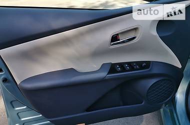 Седан Toyota Prius 2016 в 