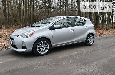 Хетчбек Toyota Prius 2013 в 