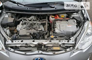 Хетчбек Toyota Prius 2013 в 