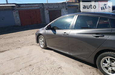 Хетчбек Toyota Prius 2016 в 