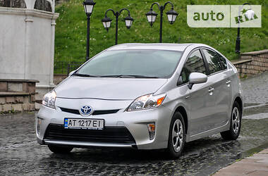Седан Toyota Prius 2015 в 