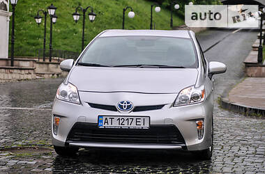 Седан Toyota Prius 2015 в 