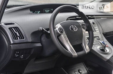 Седан Toyota Prius 2015 в 