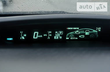 Седан Toyota Prius 2015 в 