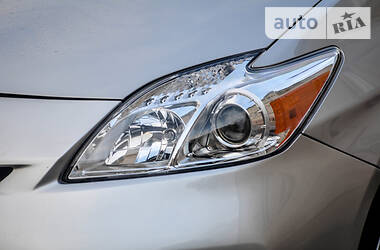 Седан Toyota Prius 2015 в 