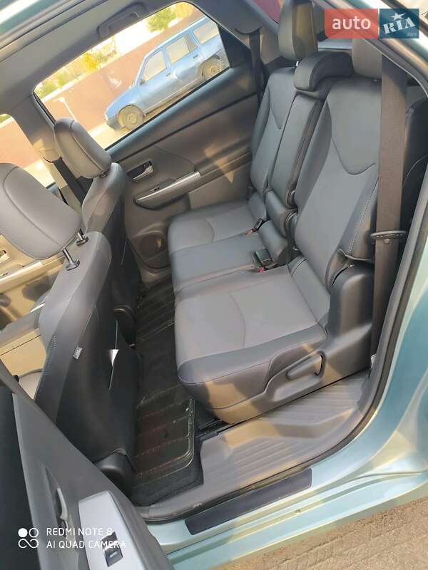 Універсал Toyota Prius 2014 в Чернівцях