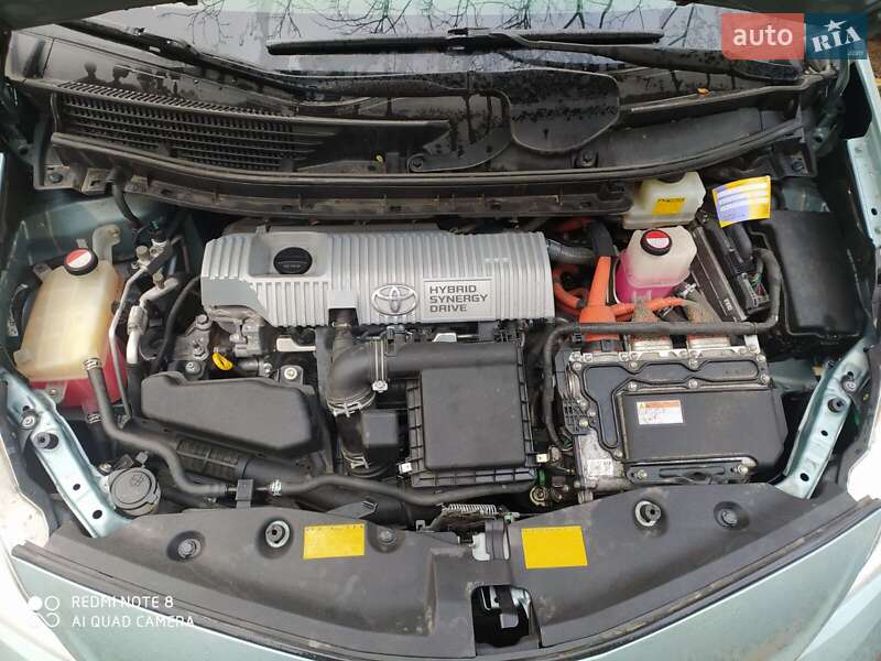 Універсал Toyota Prius 2014 в Чернівцях
