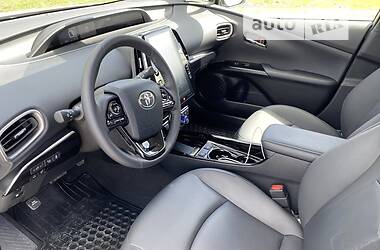 Седан Toyota Prius 2017 в Днепре