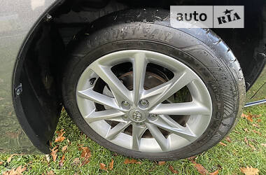 Хетчбек Toyota Prius 2012 в Дніпрі