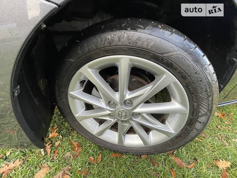 Хетчбек Toyota Prius 2012 в Дніпрі