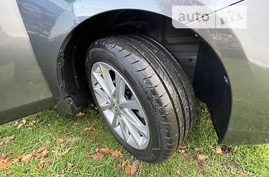 Хетчбек Toyota Prius 2012 в Дніпрі