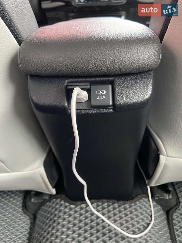Хетчбек Toyota Prius 2019 в Києві