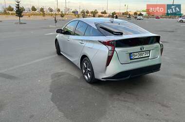 Хэтчбек Toyota Prius 2016 в 
