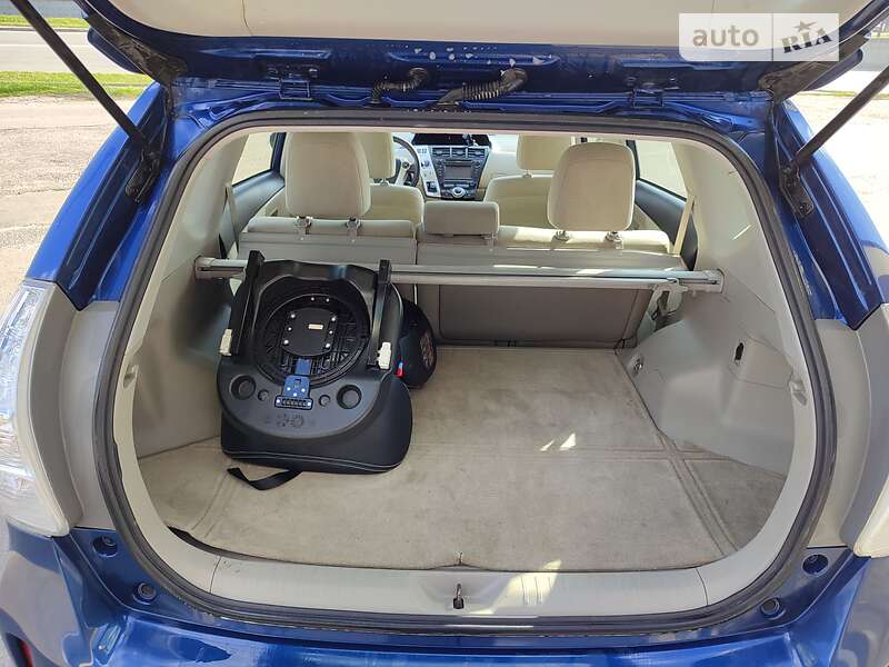 Универсал Toyota Prius 2012 в Львове