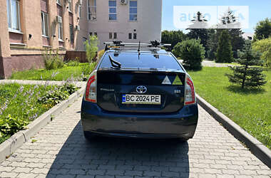 Хэтчбек Toyota Prius 2014 в 