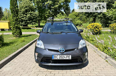 Хэтчбек Toyota Prius 2014 в 