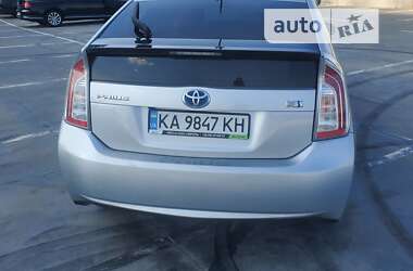 Хэтчбек Toyota Prius 2012 в 