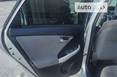 Хэтчбек Toyota Prius 2012 в 