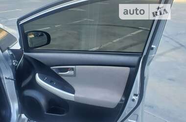 Хэтчбек Toyota Prius 2012 в 