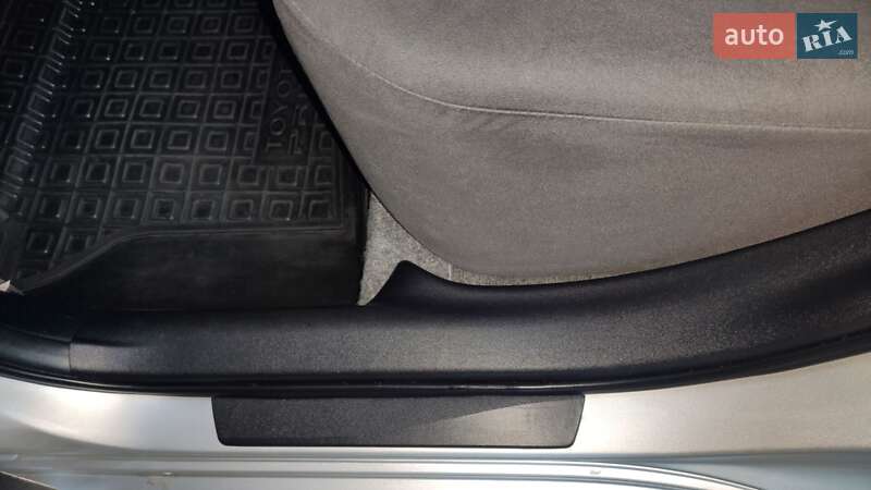 Хетчбек Toyota Prius 2013 в Миколаєві