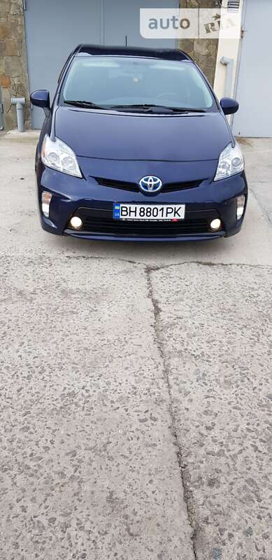 Хэтчбек Toyota Prius 2015 в Черноморске
