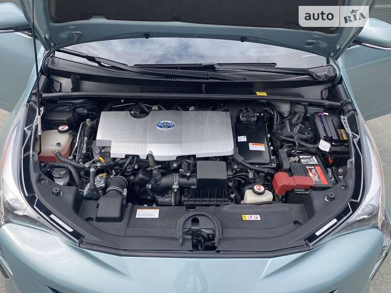 Хэтчбек Toyota Prius 2017 в 