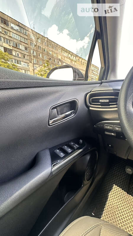 Хетчбек Toyota Prius 2018 в Петропавлівці