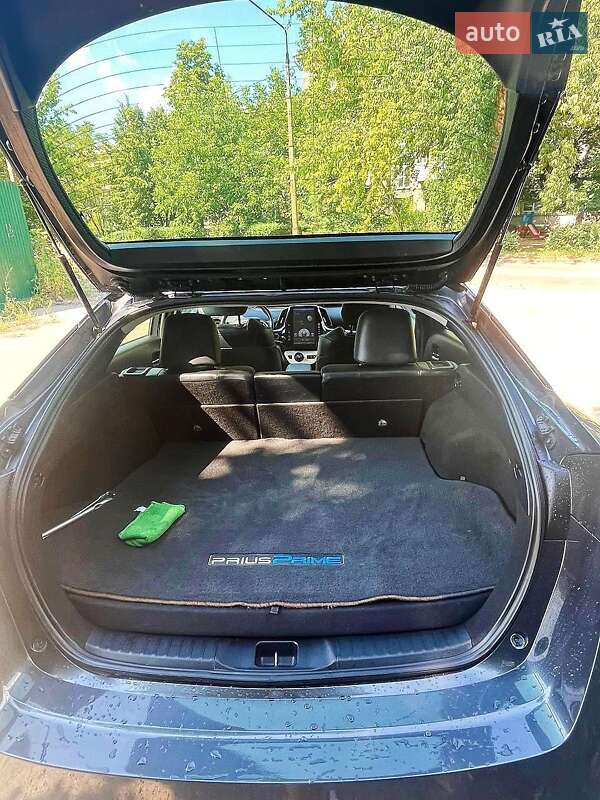 Хетчбек Toyota Prius 2017 в Києві