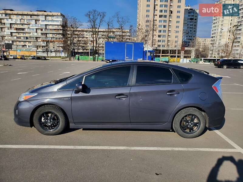 Хетчбек Toyota Prius 2013 в Дніпрі
