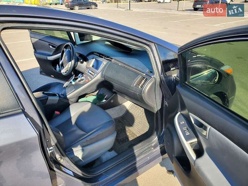 Хетчбек Toyota Prius 2013 в Дніпрі