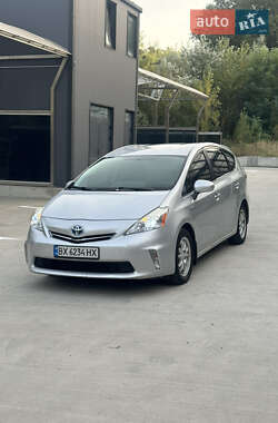 Хэтчбек Toyota Prius 2014 в 