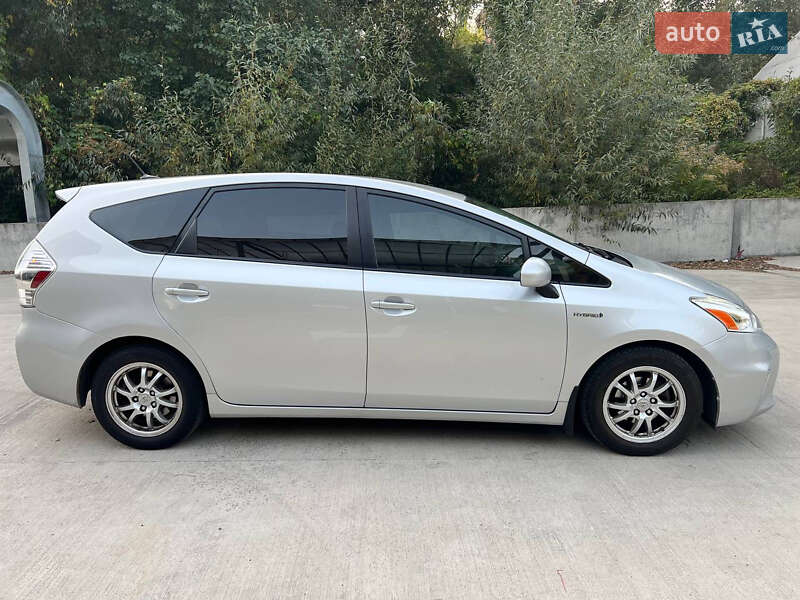 Хетчбек Toyota Prius 2014 в Києві