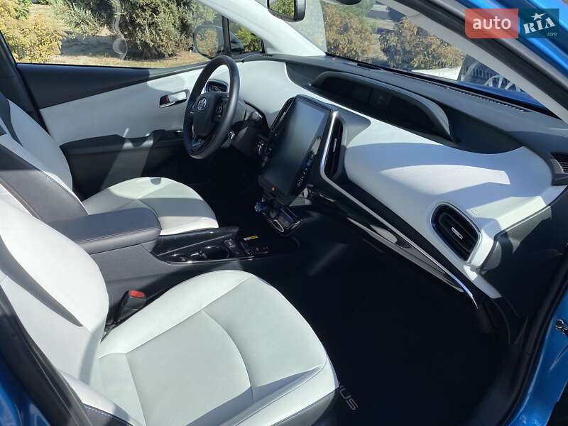 Хэтчбек Toyota Prius 2019 в Запорожье