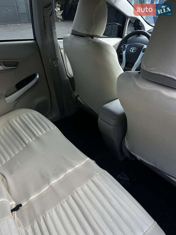 Хэтчбек Toyota Prius 2014 в Каменском фото 8 Хэтчбек Toyota Prius 2014 в Каменском