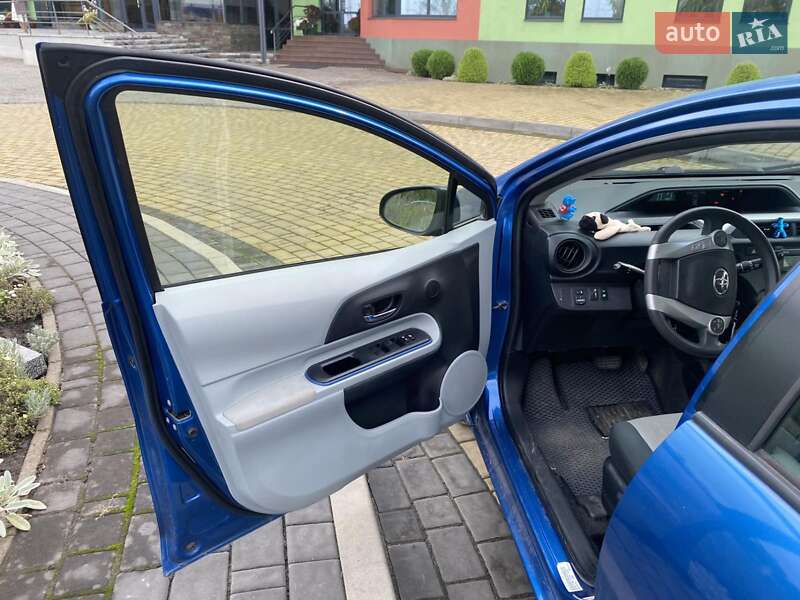 Хэтчбек Toyota Prius 2012 в Луцке
