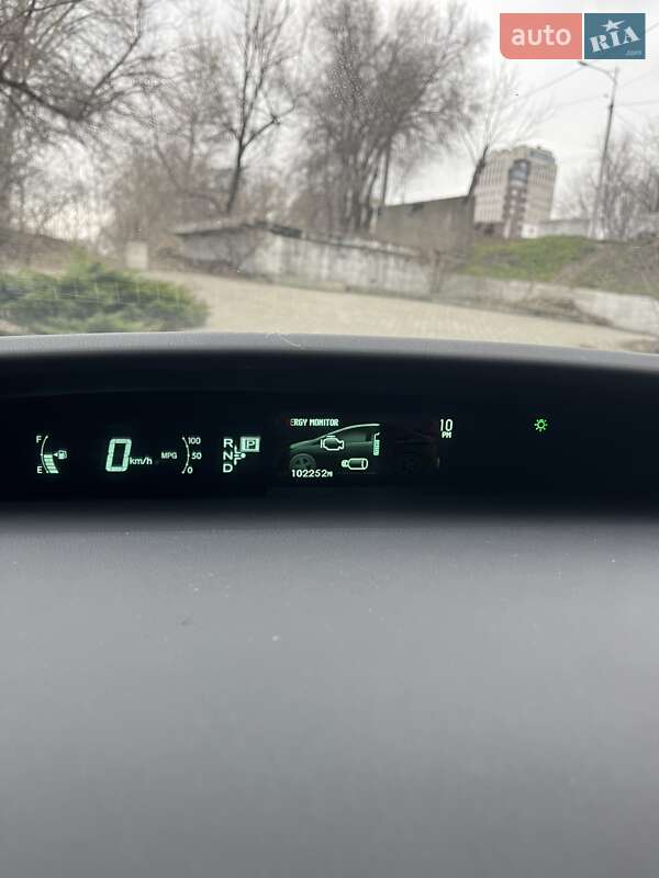 Хетчбек Toyota Prius 2014 в Дніпрі