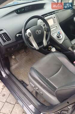 Хэтчбек Toyota Prius 2013 в 