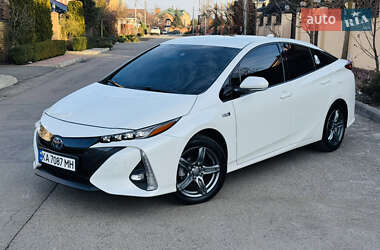Хэтчбек Toyota Prius 2017 в Киеве