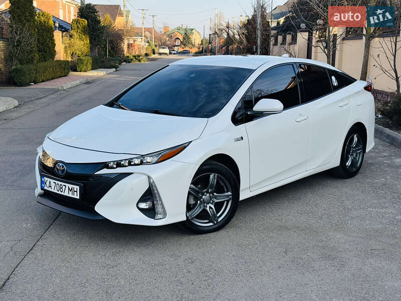 Хетчбек Toyota Prius 2017 в Києві