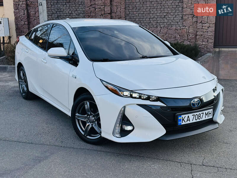 Хетчбек Toyota Prius 2017 в Києві