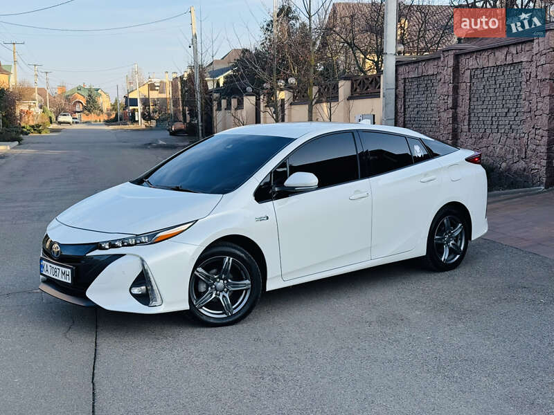Хетчбек Toyota Prius 2017 в Києві