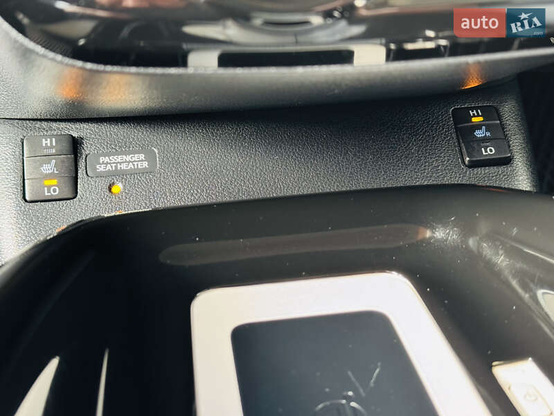 Хетчбек Toyota Prius 2017 в Києві