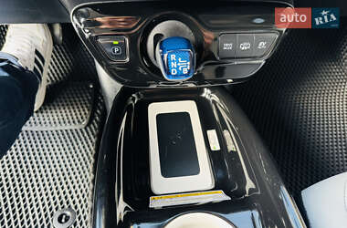 Хэтчбек Toyota Prius 2017 в Киеве