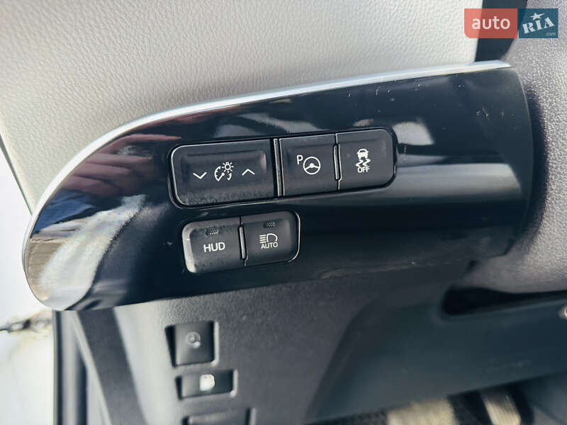 Хетчбек Toyota Prius 2017 в Києві