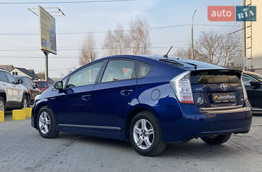 Хэтчбек Toyota Prius 2010 в 