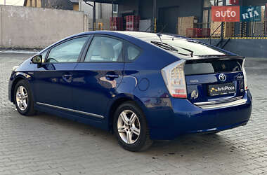 Хэтчбек Toyota Prius 2010 в 
