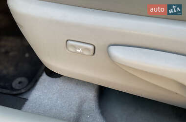Хэтчбек Toyota Prius 2010 в 